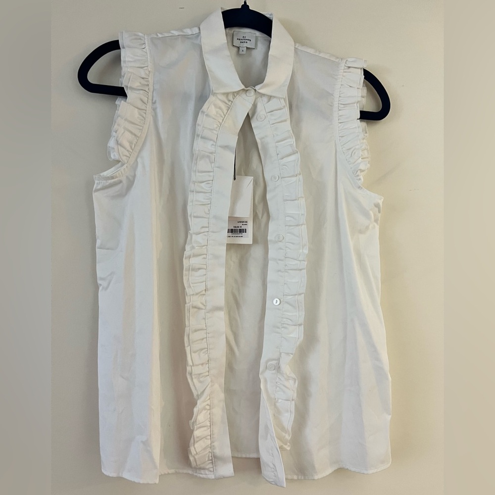 Classic Ruffled Sleeveless Blouse with Button Front